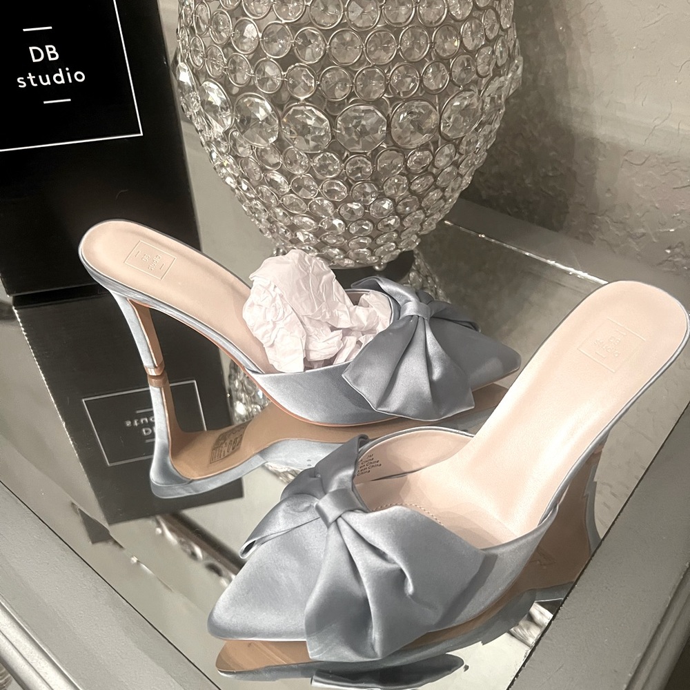 Silk bow heels